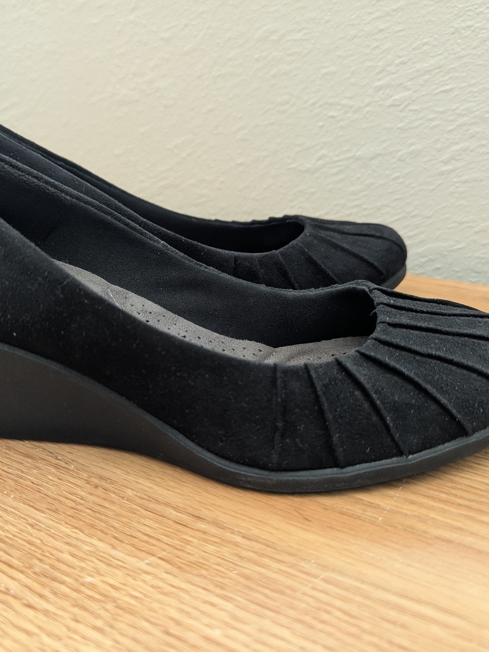 Black Women's Wedge Pumps - Classic Comfort